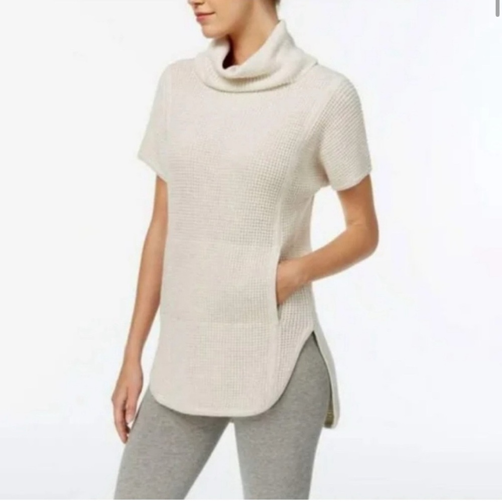 Women's UGG crew neck short sleeve sweater (Small)